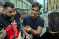 Se fractura Jashari tras choque con Santi Giménez