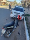 Impactante accidente en Resistencia: mujer choca su moto contra un auto y queda herida