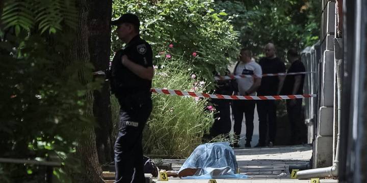 El momento del asesinato del ex presidente del Parlamento ucraniano Andriy Parubiy