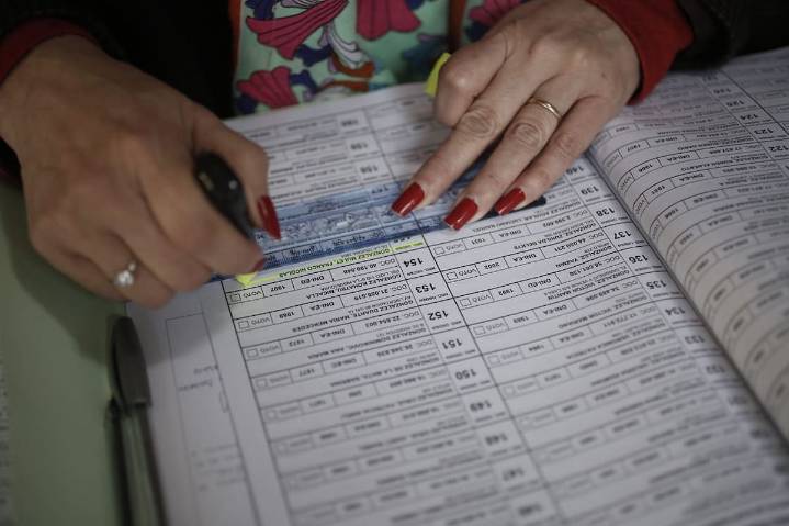 Qué pasa si una autoridad de mesa no puede asistir a los comicios