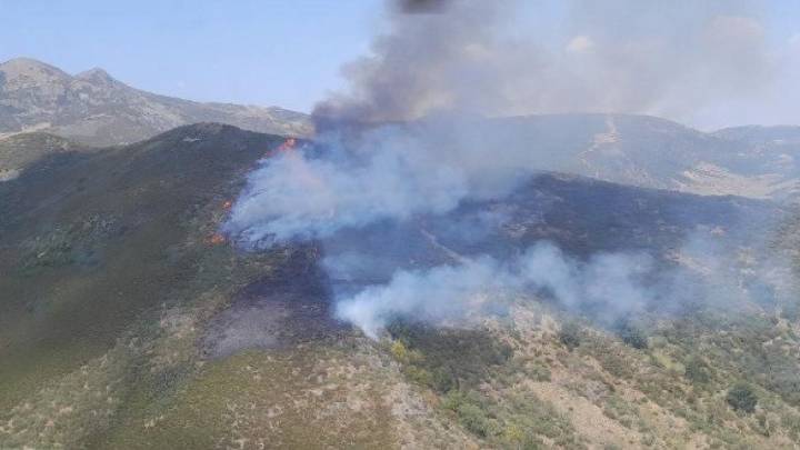 La ola de 7 incendios en León obliga a desplegar a la UME en focos críticos