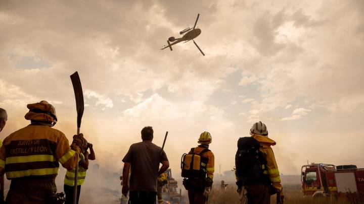 “Esto es un caos y no hay órdenes, irá a peor”: los bomberos forestales explotan contra Mañueco y Quiñones