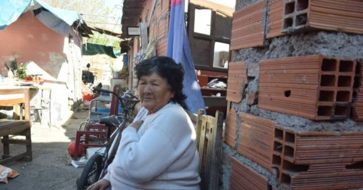 El viento Zonda arrasó con el techo de una vivienda en Villas Chartas: una familia vivió momentos de terror