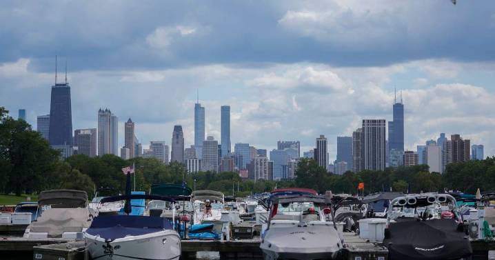 Chicago mayor defies Trump’s immigration crackdown plan for the city