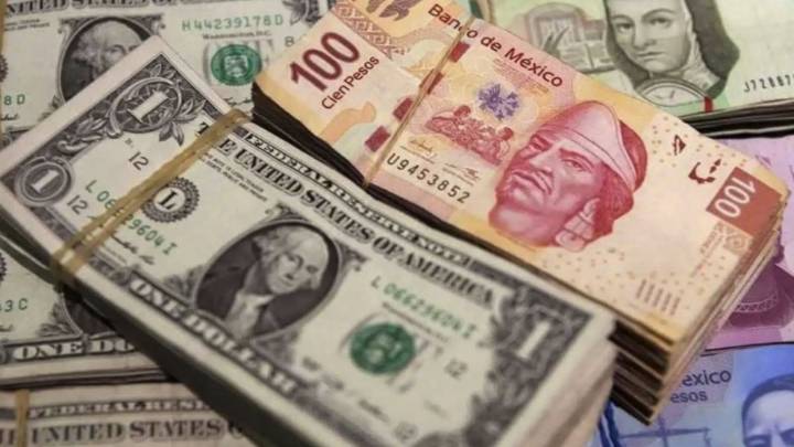 Peso mexicano avanza marginalmente contra el dólar; mercado espera dato del PIB de EU