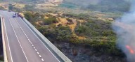 Caos en la carretera: unos 1.000 vehículos retenidos ante las llamas en la A