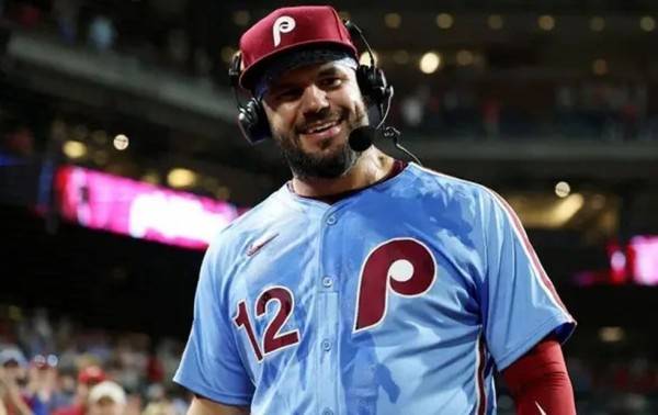 Kyle Schwarber hace historia con una noche de 4 jonrones y luego ofrece otro espectáculo