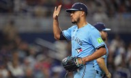 José Berríos poncha a ocho, pero sale sin decisión del duelo ante los Marlins