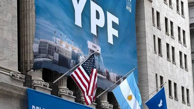 Juicio YPF: Argentina obtuvo otra prórroga y por ahora no entregará el 51% de acciones de la petrolera