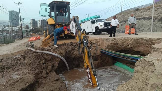 Fuga en acueducto deja sin agua a 20 colonias de Tijuana 