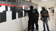 Muere un hombre que huía de una redada de inmigración tras correr hacia una autopista de Los Ángeles, según las autoridades