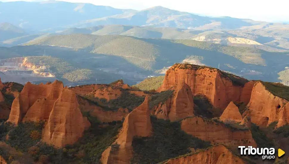 Las Médulas, el tesoro de oro de Roma que hoy arde entre castaños centenarios