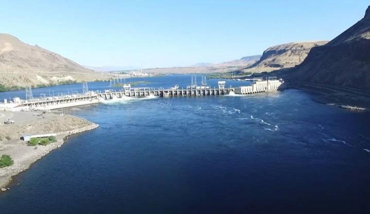 Where is the oldest dam on the Columbia River?