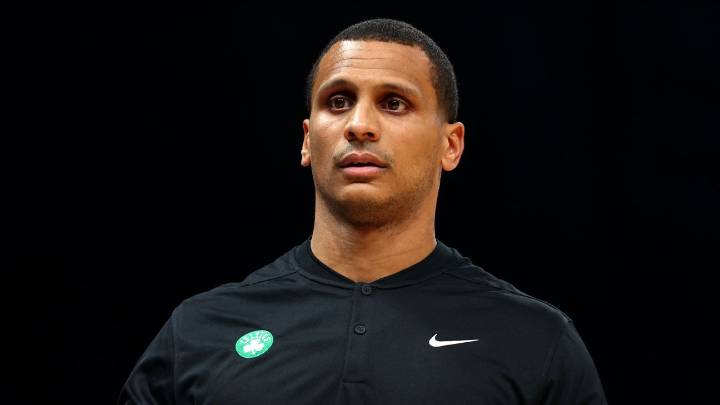 Celtics sign coach Joe Mazzulla to multiyear extension