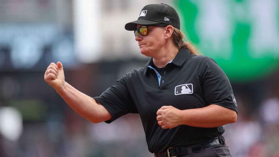 Jen Pawol sigue hacienda historia en MLB