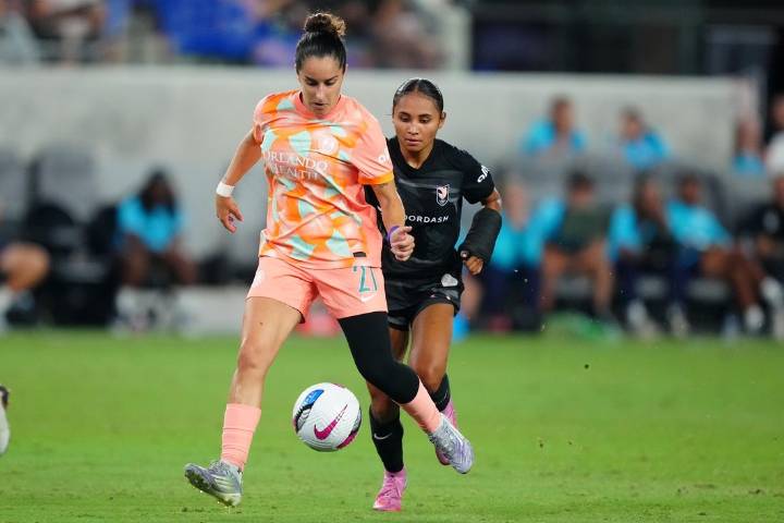 Deadspin | Angel City edge Pride on Alyssa Thompson's late goal