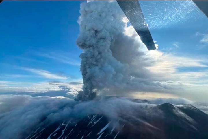 Entró en erupción otro volcán ruso tras más de 400 años de inactividad
