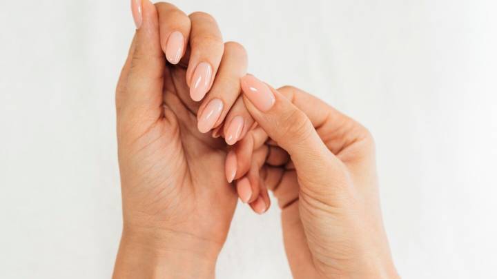 ¿Qué tipo de uñas son más elegantes? 5 ideas de uñas almendra que sí rejuvenecen las manos y estarán de moda todo el 2025