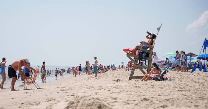 Labor Day beachgoers face bateria warnings as fecal contamination closes popular beaches