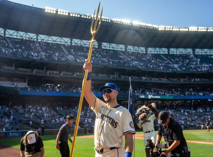 Catcher Cal Raleigh smashes records as Mariners crush A’s