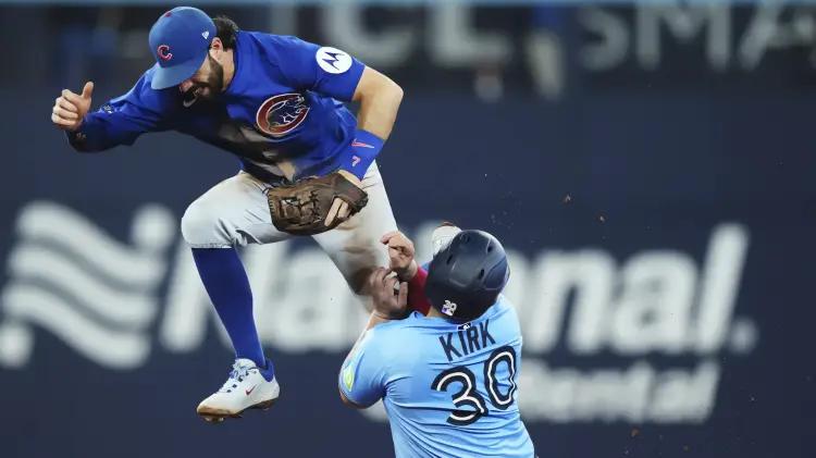 Javier Assad y los Cubs caen ante Toronto en noche de jonrones y dominio azul