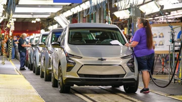 Whitmer tells Trump Michigan auto jobs being hurt by tariffs