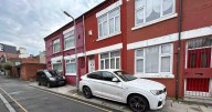 Neighbours' surprising reaction after cars park on pavement outside their homes