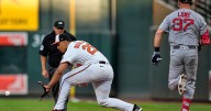 Giolito's sharp outing and homers from Story, Hamilton lead Red Sox to 5