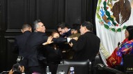 Senadores Fernández Noroña y Alejandro Moreno terminan a puñetazos en sesión de la Comisión Permanente