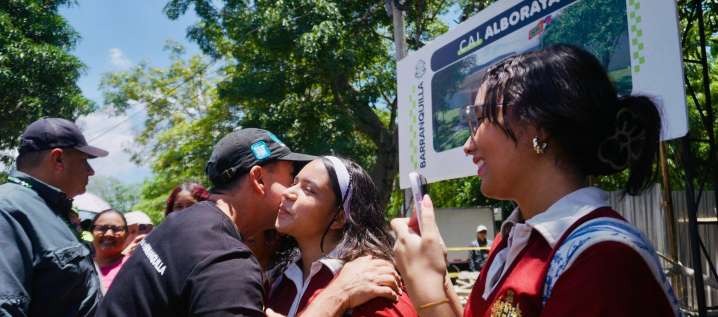 "Barranquilla no baja la guardia": Char pone primera piedra del nuevo CAI en La Alboraya