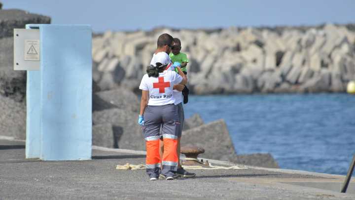 El Gobierno inicia el reparto de menores migrantes no acompañados con ocho derivaciones a la Península