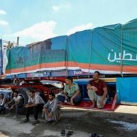 Israeli controls choke Gaza relief at Egypt border, say aid workers