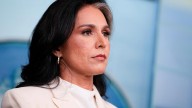 Trump expulsa de la CIA por "traición" a su mayor experta en Rusia: "Suenan copas de champán en Moscú y Pekín"