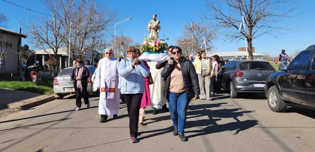 General Villegas honra a San Cayetano en su día