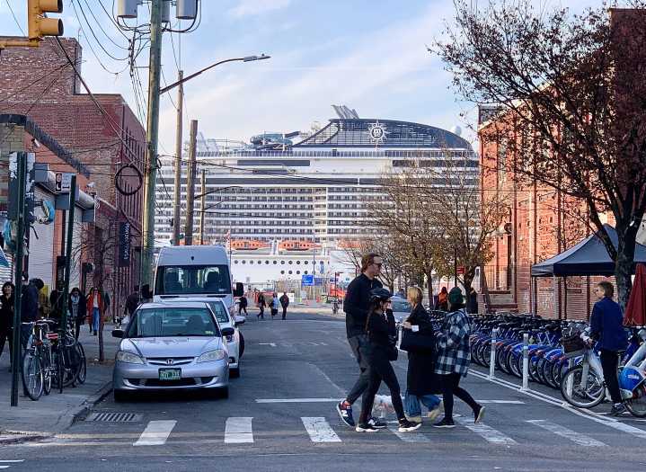 Cruise ship MSC Meraviglia leaving Brooklyn for good, headed for Miami