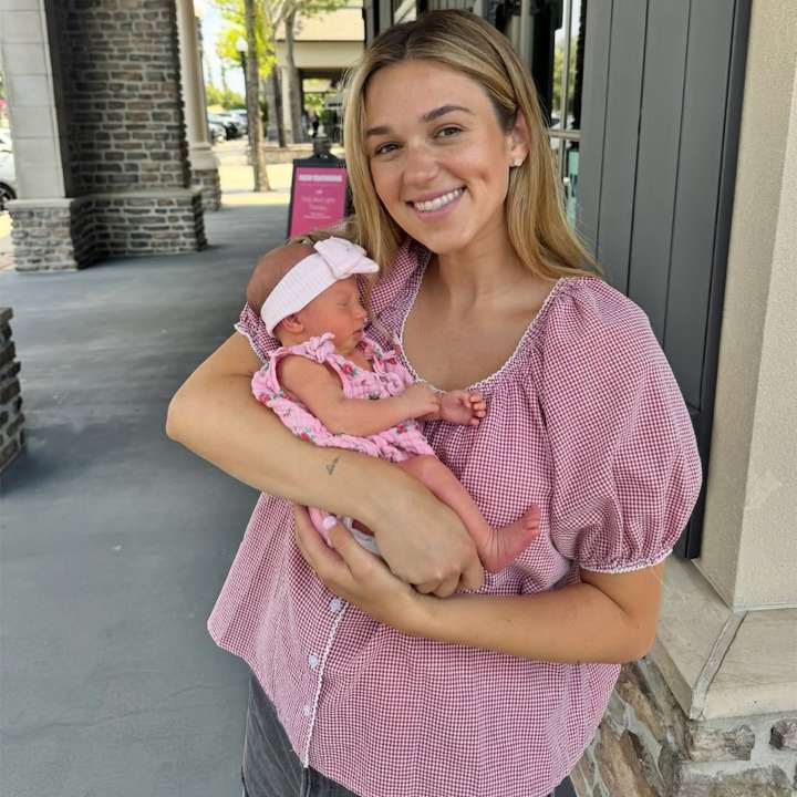 Duck Dynasty's Sadie Robertson, Baby Girl Kit in Family Photos