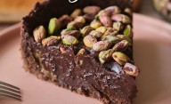 Torta Linzer de chocolate y pistacho: la receta de Maru Botana