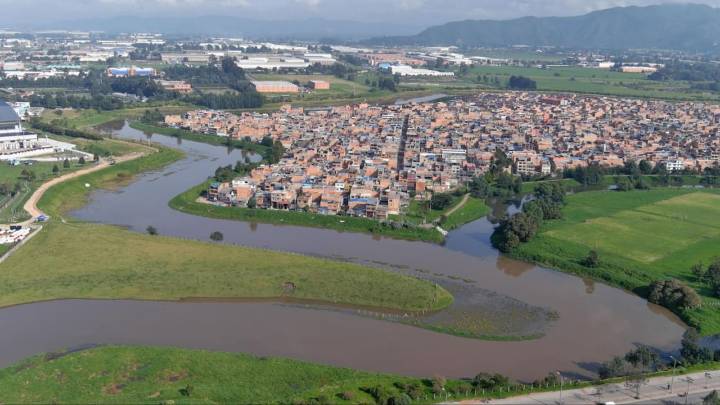 CAR y Gobernación de Cundinamarca invierten en la recuperación de 16 puntos críticos del río Bogotá