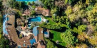 Jim Carrey vendió su mansión en Los Ángeles: cine art déco, seis chimeneas y mucho lujo