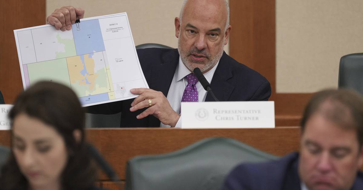 Texas Democrats flee to Illinois to block vote on redrawn Texas House map backed by Trump