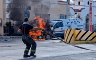 Arde camión de valores por falla mecánica