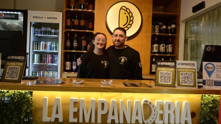 Estaba sin trabajo, decidió emprender para llegar a fin de mes y hoy la rompe con sus empanadas