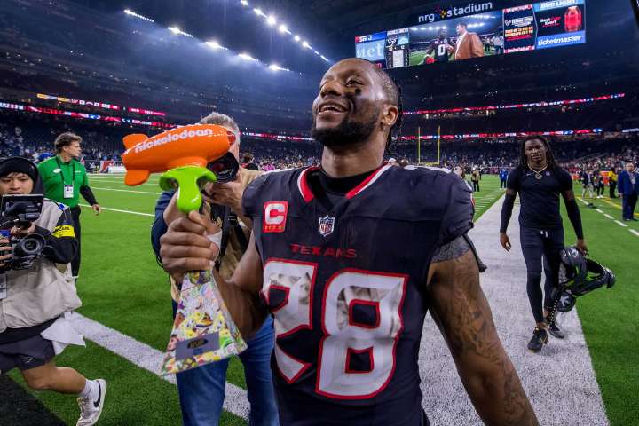 Injury Expert Predicts Joe Mixon’s Worst Nightmare as the RB’s Season in Jeopardy Texans’ Super Bowl window teeters as Joe Mixon’s uncertain return throws the backfield