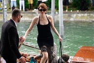 Emma Stone paraliza Venecia: así se llega al Festival con el vestido más bonito y tendencia del otoño