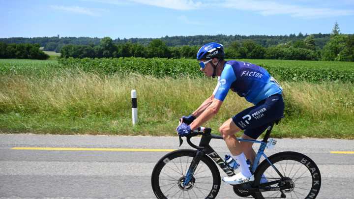 Chris Froome, en helicóptero al hospital, tras sufrir una dura caída mientras entrenaba