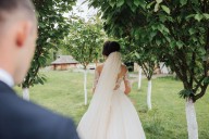 U.S. Marine Surprises His Sister at Her Wedding