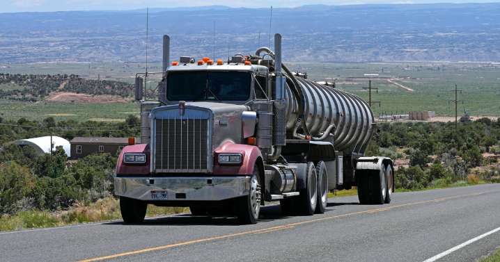 Trump's DOT threatens to withhold funds from states that don't enforce English requirements for truck drivers