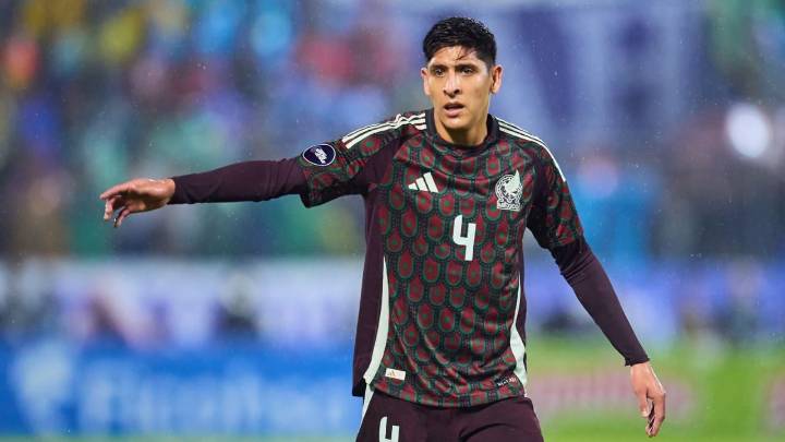 Edson Álvarez firma con el Fenerbahce y usará el número 11
