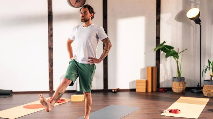 I Did the Hip Airplane Exercise For a Week to Improve My Hip Mobility