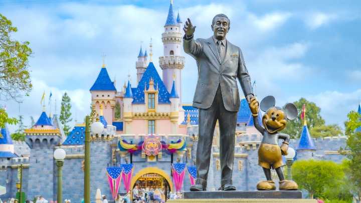 I Just Found Out There's A Magical Way To Celebrate If Your Kid Loses A Tooth At Disneyland